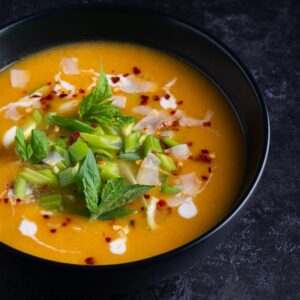 Asiatische Kürbissuppe mit Garnelen