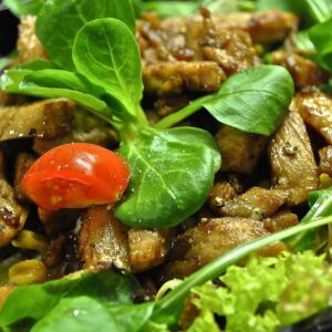 Nüsslisalat mit Kräuterseitlingen und Garnelen